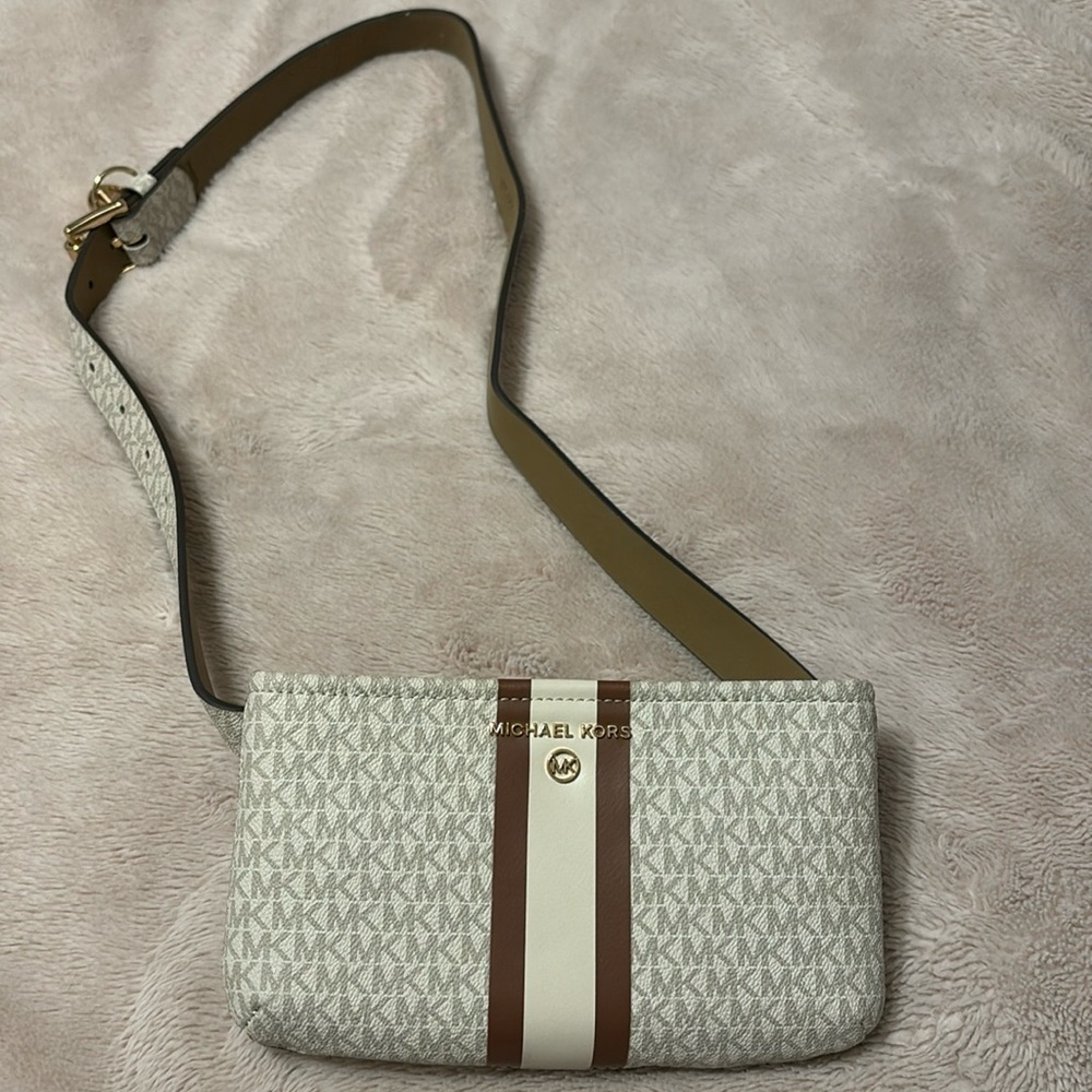 Mini Michael Kors pocket book